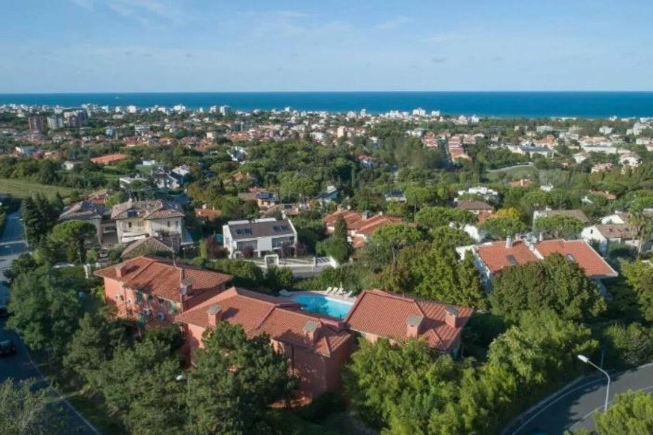 Aparthotel Residenze Al Colle Dei Pini Riccione Exterior foto
