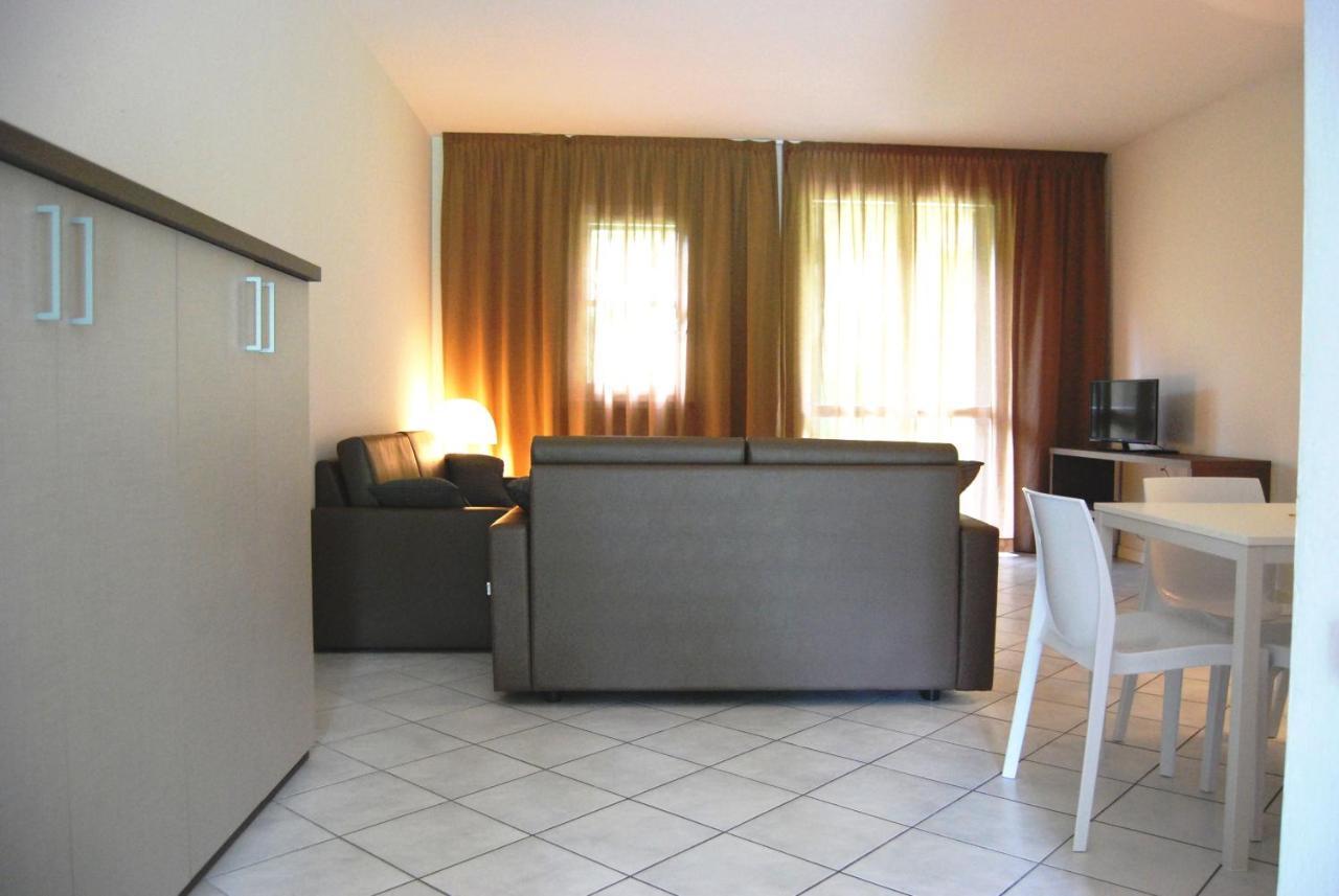 Aparthotel Residenze Al Colle Dei Pini Riccione Exterior foto