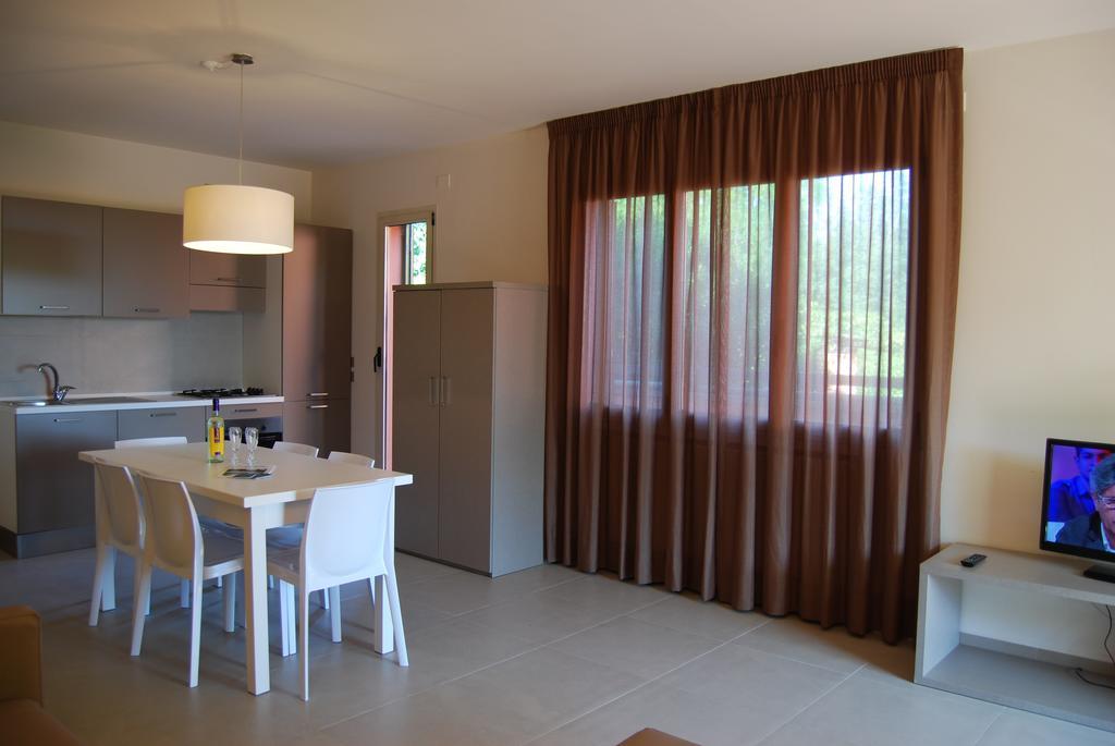 Aparthotel Residenze Al Colle Dei Pini Riccione Habitación foto