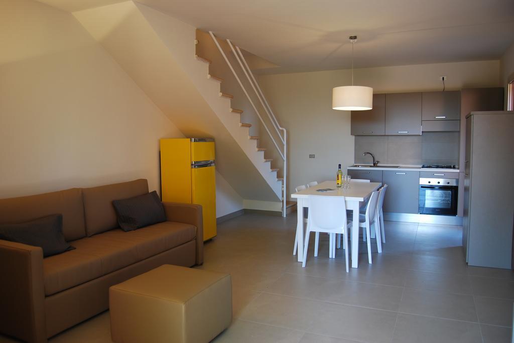 Aparthotel Residenze Al Colle Dei Pini Riccione Habitación foto