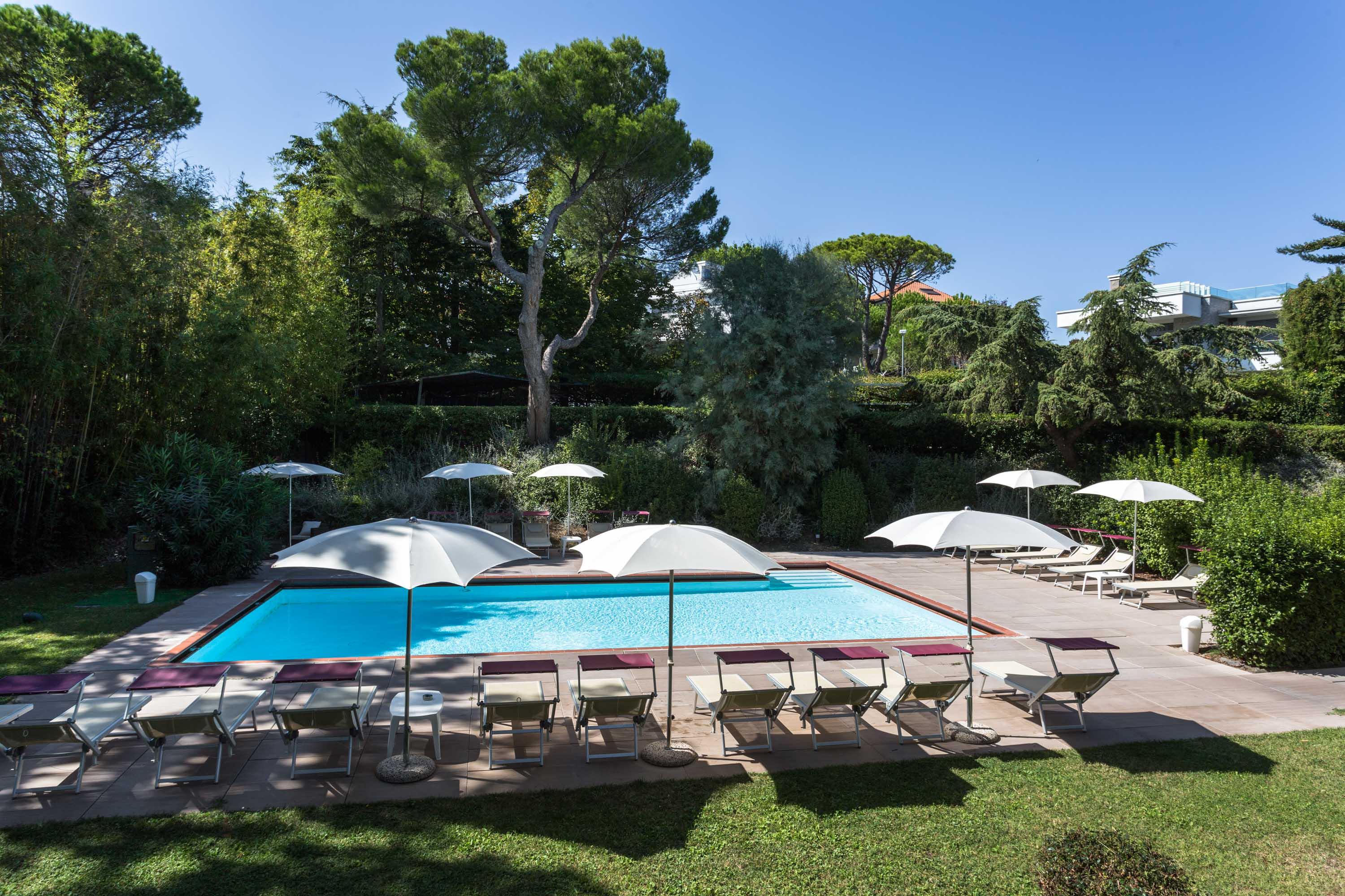 Aparthotel Residenze Al Colle Dei Pini Riccione Exterior foto