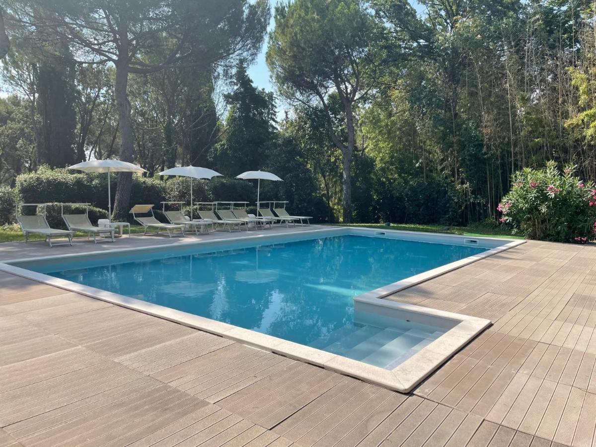 Aparthotel Residenze Al Colle Dei Pini Riccione Exterior foto