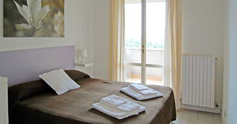 Aparthotel Residenze Al Colle Dei Pini Riccione Exterior foto