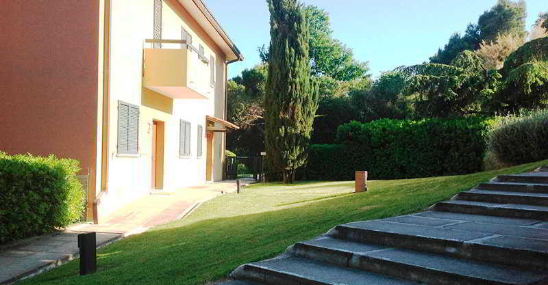Aparthotel Residenze Al Colle Dei Pini Riccione Exterior foto
