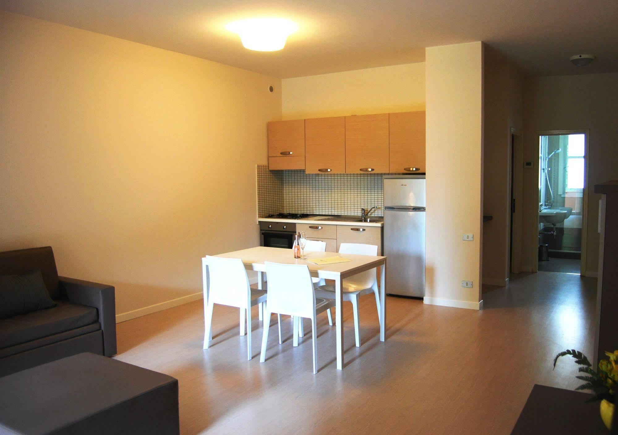 Aparthotel Residenze Al Colle Dei Pini Riccione Exterior foto