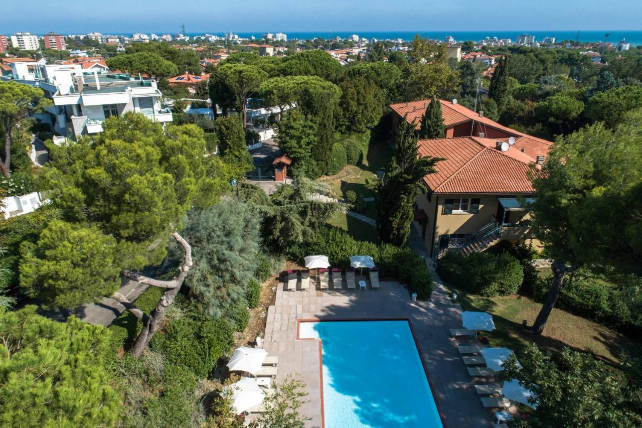 Aparthotel Residenze Al Colle Dei Pini Riccione Exterior foto